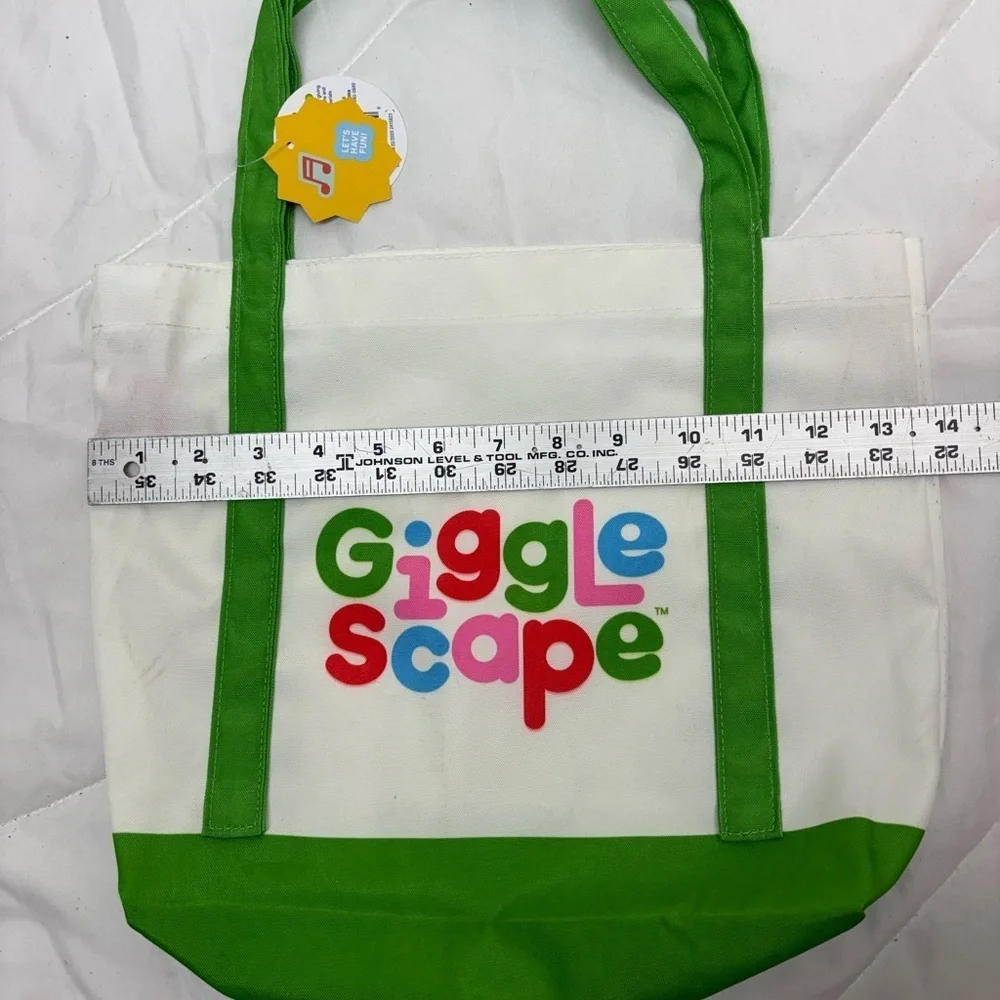 NWT Giggle Scape White and Green Tote Bag carrying bag pics for imperfections